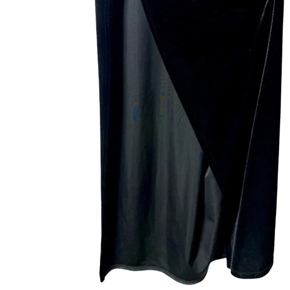 Women’s Black Backless Velvet Floor Length Dress with Slits Size Small - Picture 8 of 10
